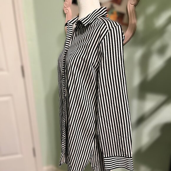 Chico's Black and White Striped No Iron Blouse Size 1 - Picture 2 of 7